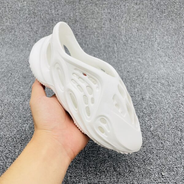 YEEZY FOAM Supplier