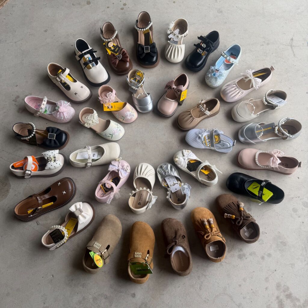 Mixed Flat Shoes — 2615R917
