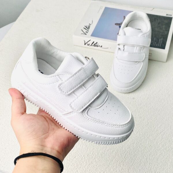 School Sports Shoes — HKI605W