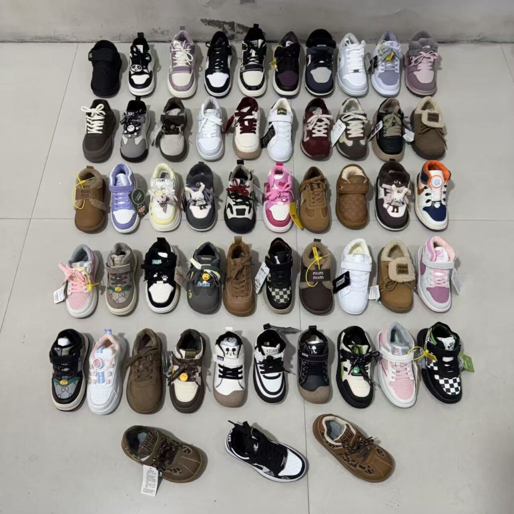 Mixed Sports Shoes — 2620R212